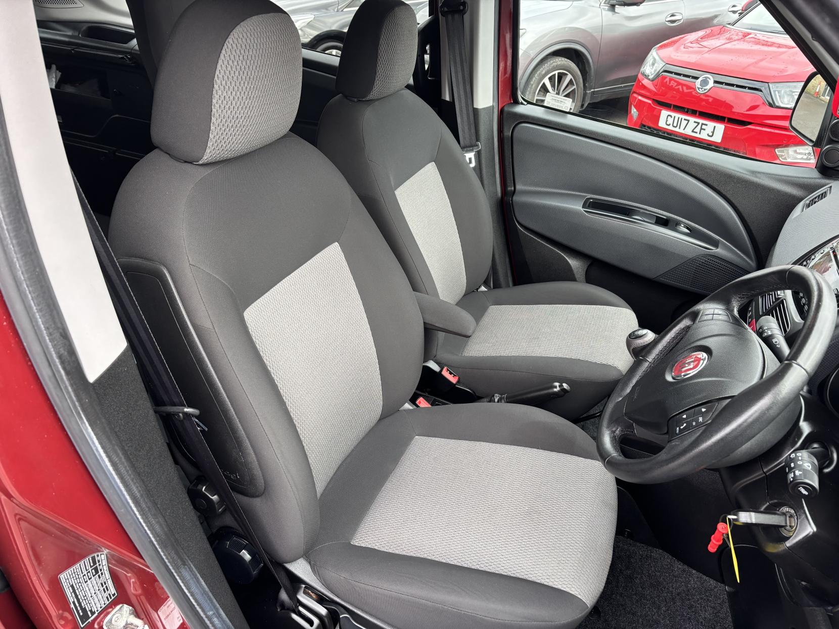 Fiat Doblo 1.6 MultiJet Lounge MPV 5dr Diesel Manual Euro 6 (95 ps)