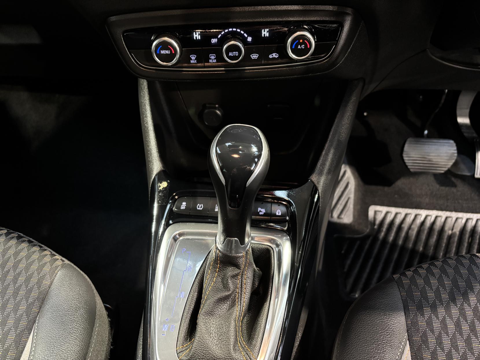 Vauxhall Crossland X 1.2 Turbo GPF Elite SUV 5dr Petrol Auto Euro 6 (s/s) (110 ps)