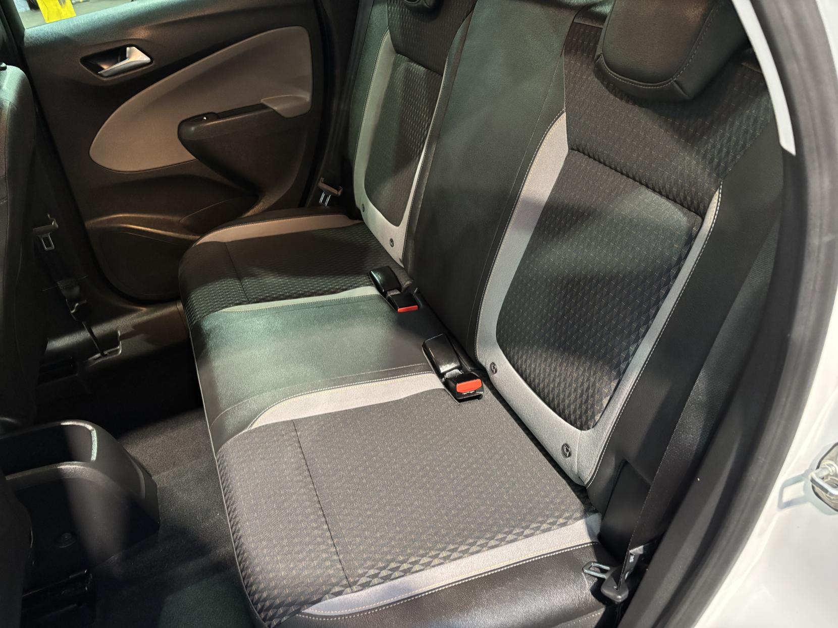 Vauxhall Crossland X 1.2 Turbo GPF Elite SUV 5dr Petrol Auto Euro 6 (s/s) (110 ps)