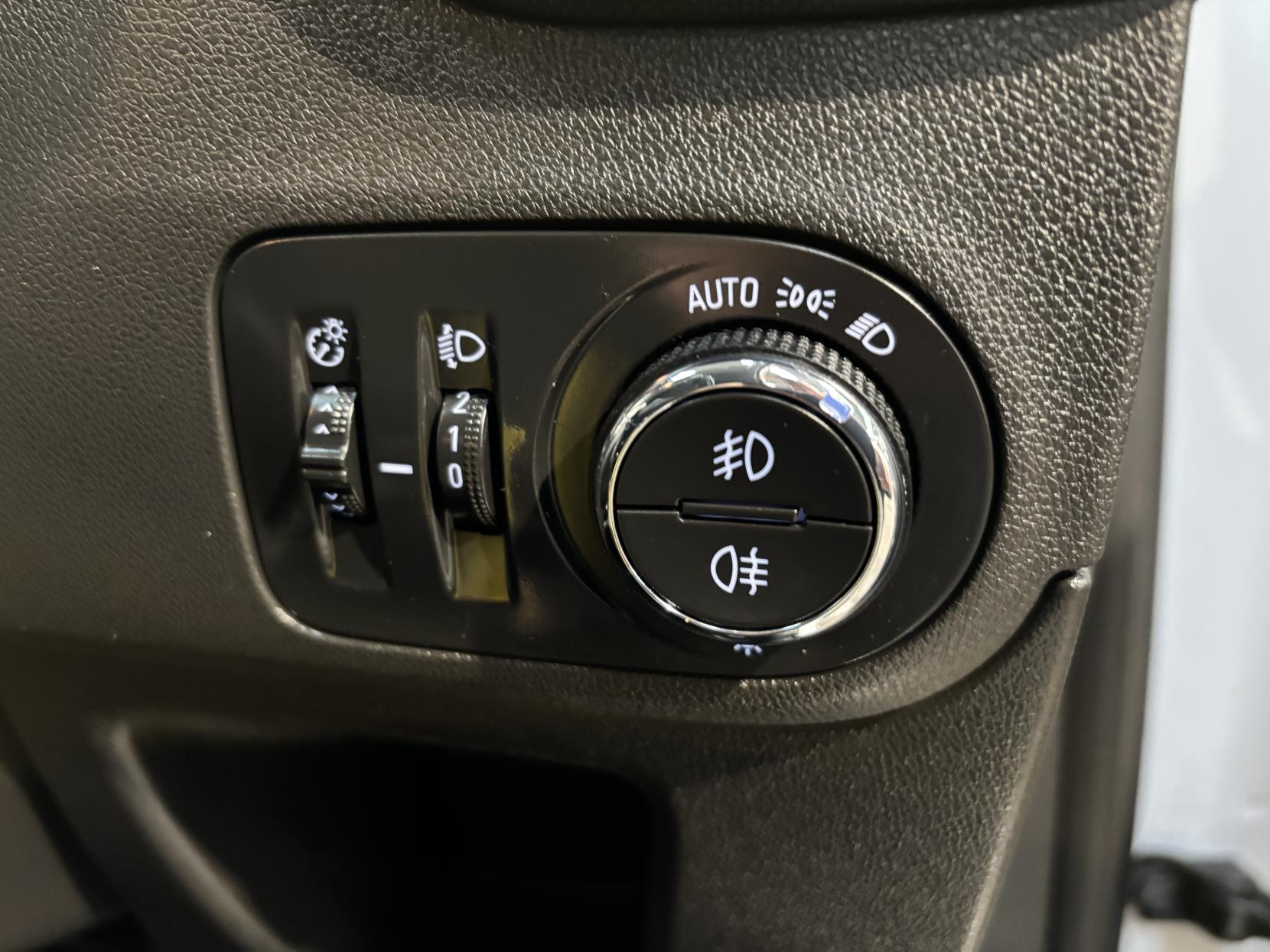 Vauxhall Crossland X 1.2 Turbo GPF Elite SUV 5dr Petrol Auto Euro 6 (s/s) (110 ps)