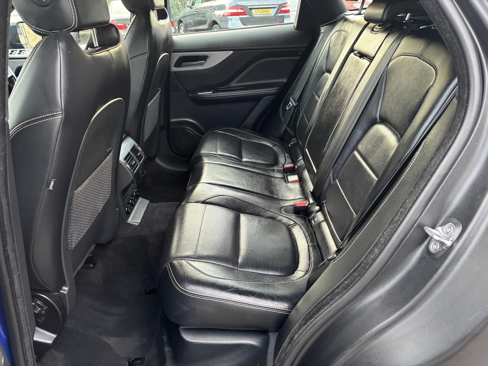 Jaguar F-PACE 2.0 D180 R-Sport SUV 5dr Diesel Auto AWD Euro 6 (s/s) (180 ps)