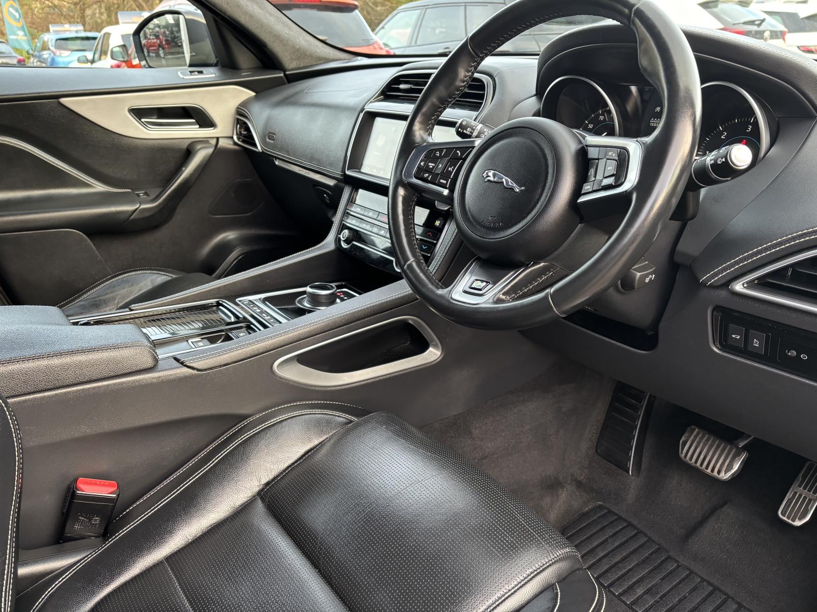 Jaguar F-PACE 2.0 D180 R-Sport SUV 5dr Diesel Auto AWD Euro 6 (s/s) (180 ps)