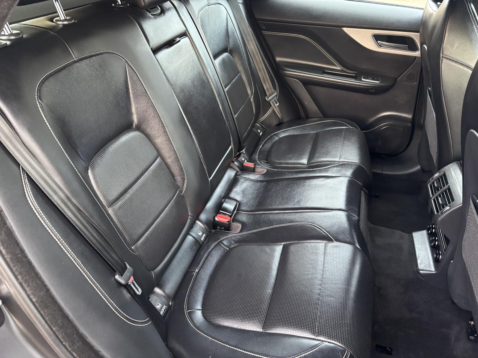 Jaguar F-PACE 2.0 D180 R-Sport SUV 5dr Diesel Auto AWD Euro 6 (s/s) (180 ps)