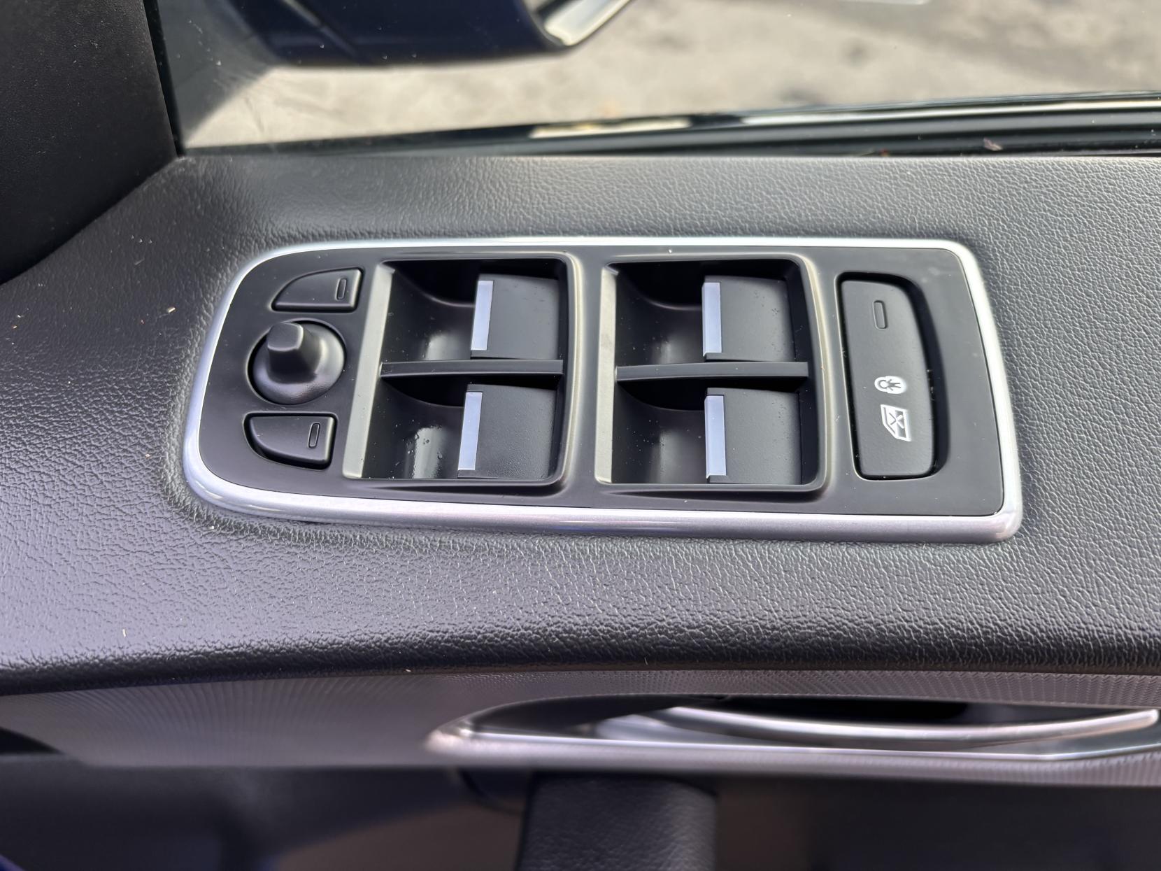 Jaguar F-PACE 2.0 D180 R-Sport SUV 5dr Diesel Auto AWD Euro 6 (s/s) (180 ps)