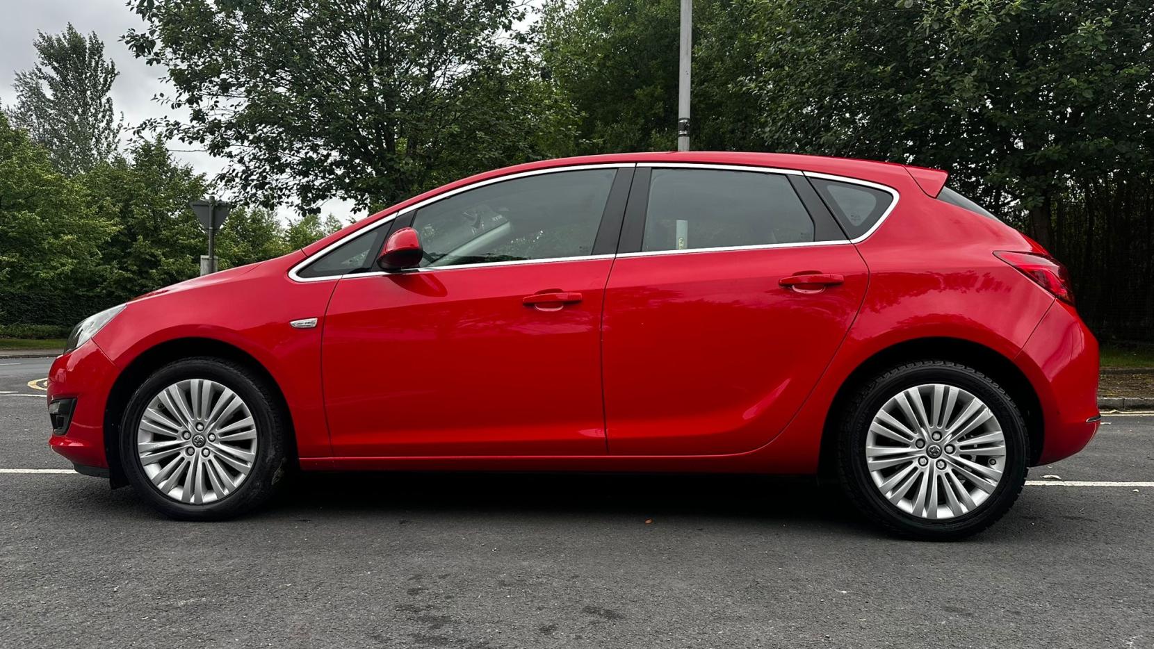 Vauxhall Astra 1.4i Excite Hatchback 5dr Petrol Manual Euro 6 (100 ps)