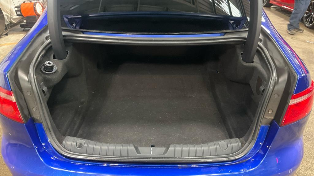 Jaguar XF 2.0d R-Sport Saloon 4dr Diesel Auto Euro 6 (s/s) (180 ps)