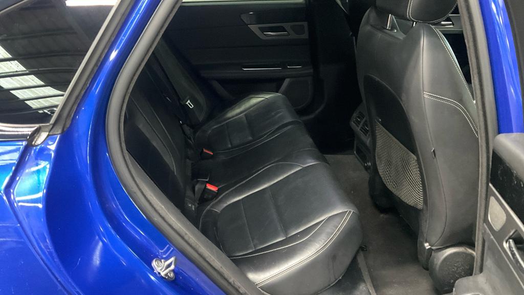 Jaguar XF 2.0d R-Sport Saloon 4dr Diesel Auto Euro 6 (s/s) (180 ps)