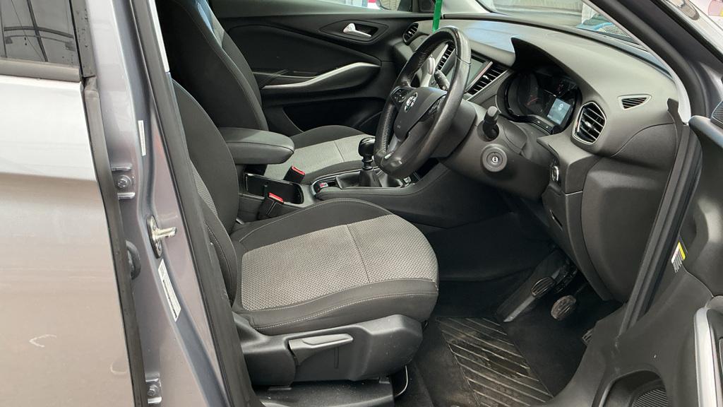 Vauxhall Grandland X 1.2 Turbo SE Premium SUV 5dr Petrol Manual Euro 6 (s/s) (130 ps)