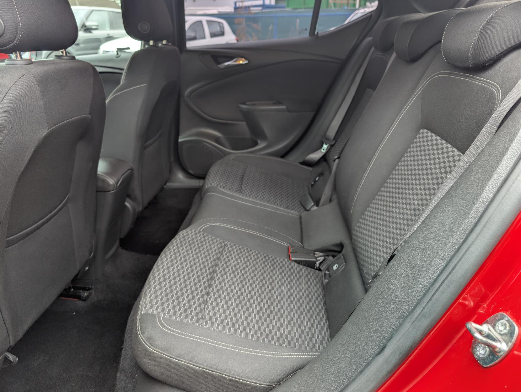 Vauxhall Astra 1.6 CDTi BlueInjection SRi Hatchback 5dr Diesel Auto Euro 6 (136 ps)