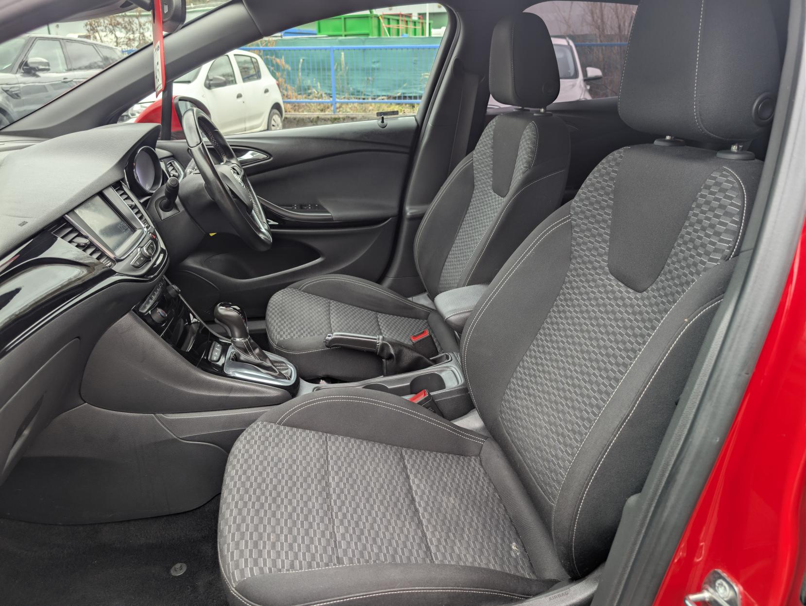 Vauxhall Astra 1.6 CDTi BlueInjection SRi Hatchback 5dr Diesel Auto Euro 6 (136 ps)