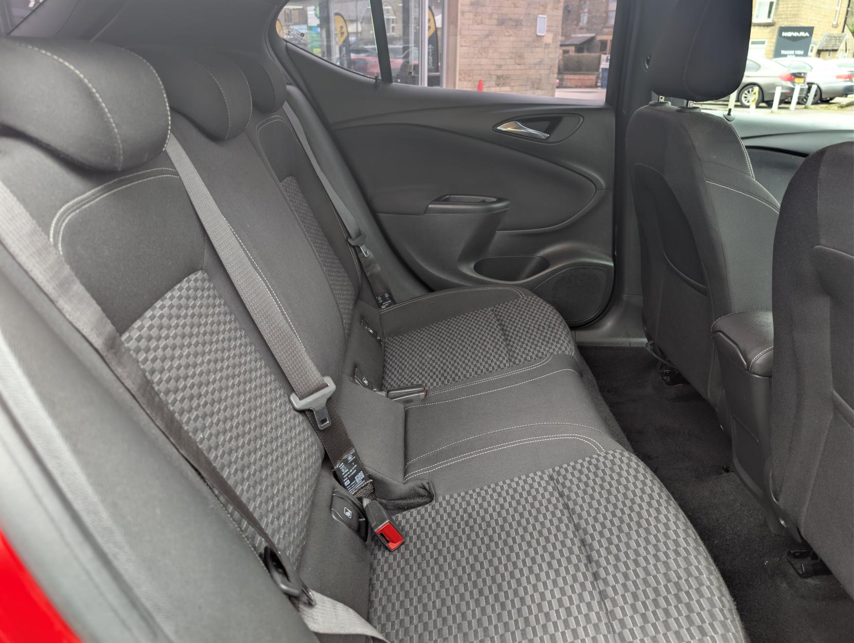 Vauxhall Astra 1.6 CDTi BlueInjection SRi Hatchback 5dr Diesel Auto Euro 6 (136 ps)