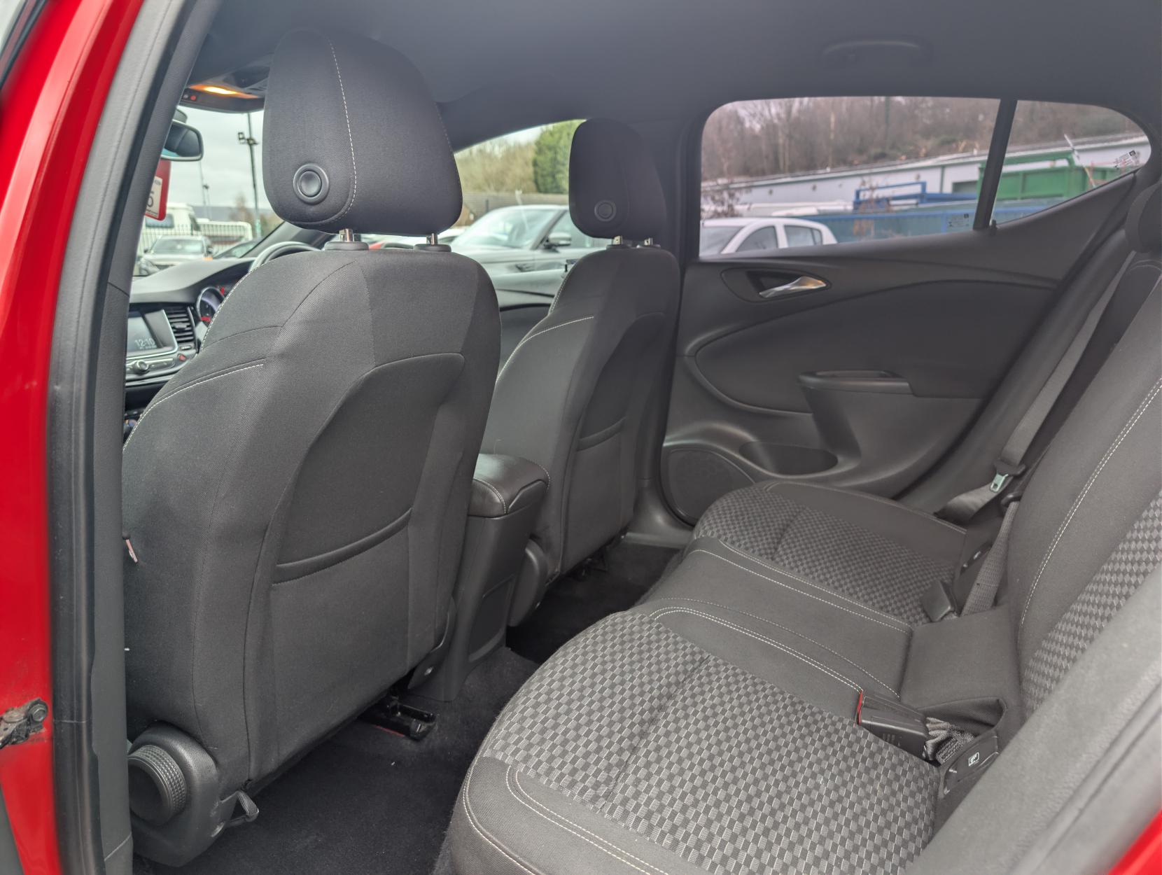 Vauxhall Astra 1.6 CDTi BlueInjection SRi Hatchback 5dr Diesel Auto Euro 6 (136 ps)