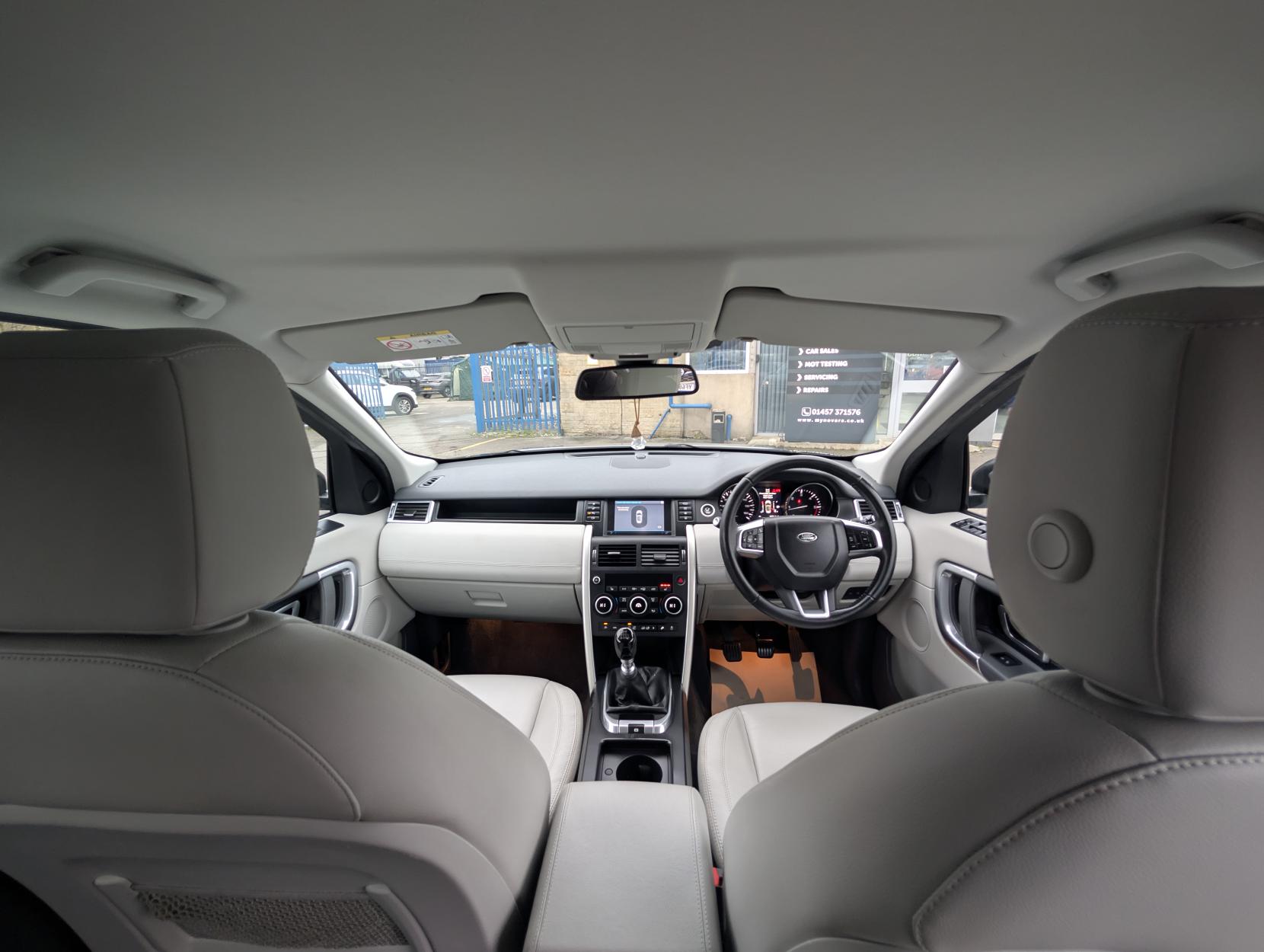 Land Rover Discovery Sport 2.0 TD4 SE Tech SUV 5dr Diesel Manual 4WD Euro 6 (s/s) (5 Seat) (150 ps)