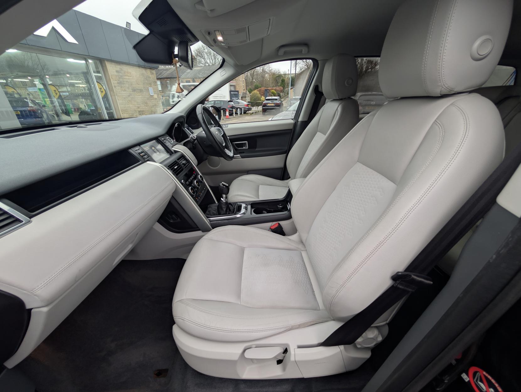 Land Rover Discovery Sport 2.0 TD4 SE Tech SUV 5dr Diesel Manual 4WD Euro 6 (s/s) (5 Seat) (150 ps)