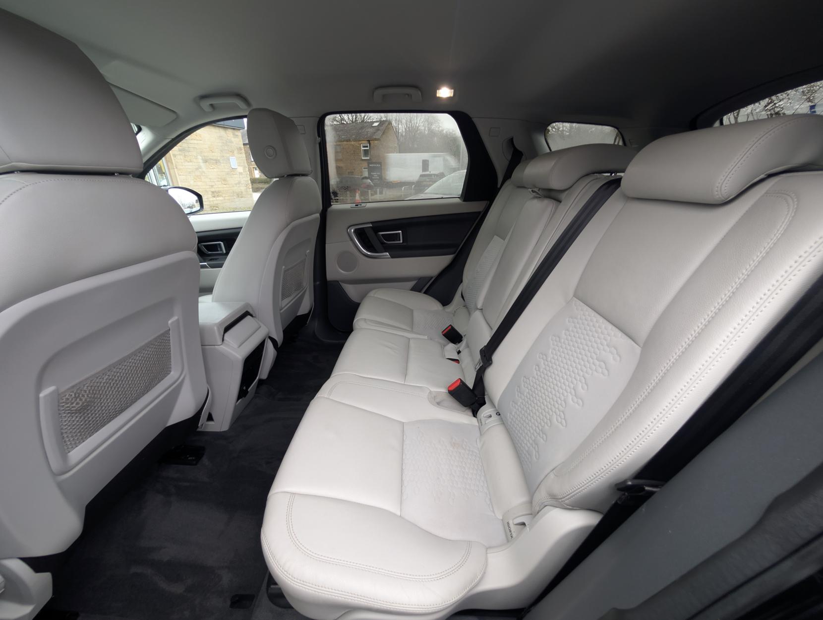 Land Rover Discovery Sport 2.0 TD4 SE Tech SUV 5dr Diesel Manual 4WD Euro 6 (s/s) (5 Seat) (150 ps)