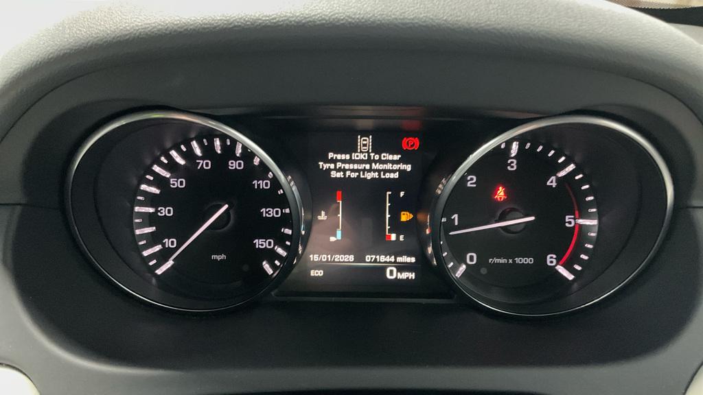 Land Rover Discovery Sport 2.0 TD4 SE Tech SUV 5dr Diesel Manual 4WD Euro 6 (s/s) (5 Seat) (150 ps)