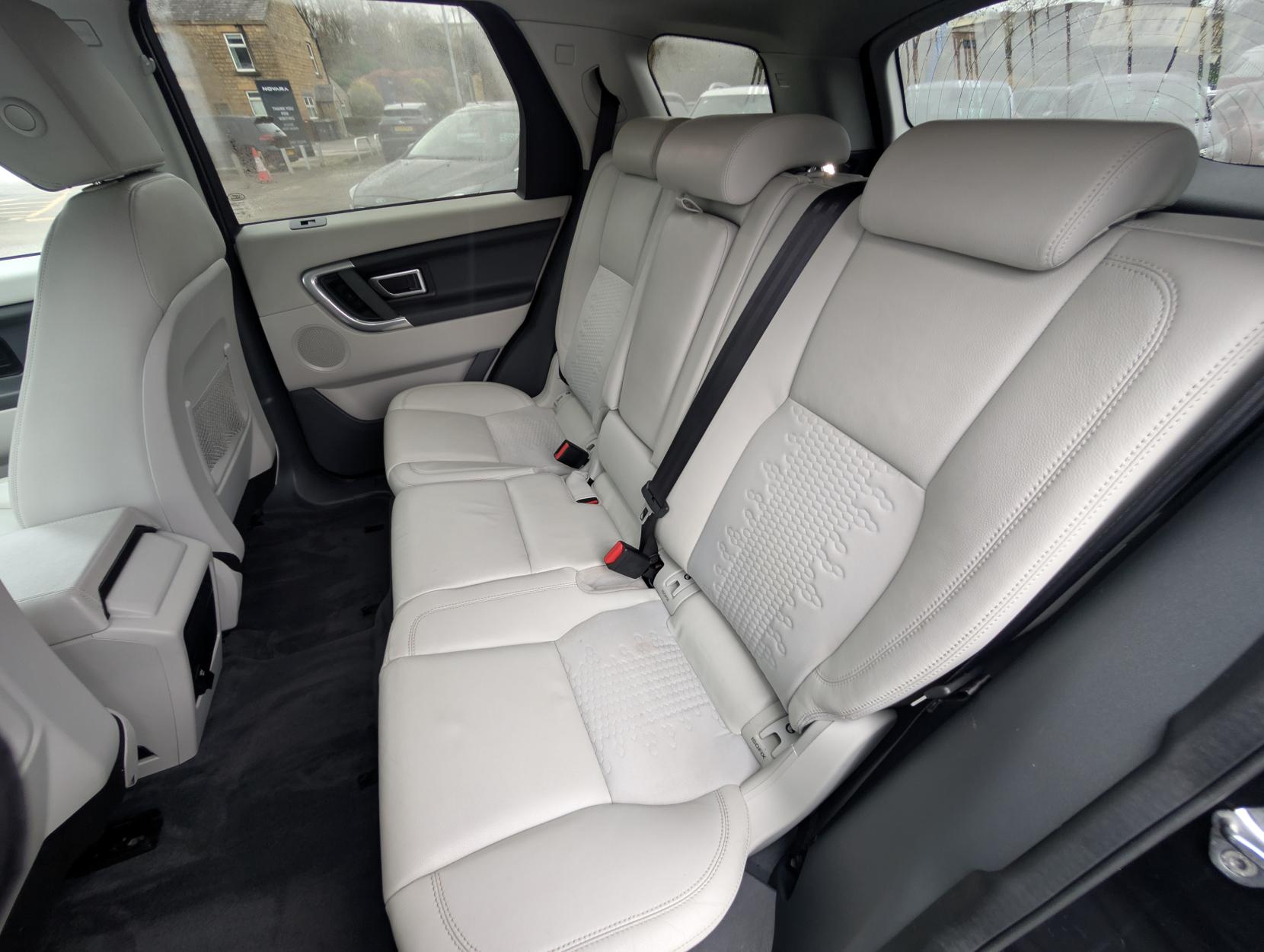 Land Rover Discovery Sport 2.0 TD4 SE Tech SUV 5dr Diesel Manual 4WD Euro 6 (s/s) (5 Seat) (150 ps)