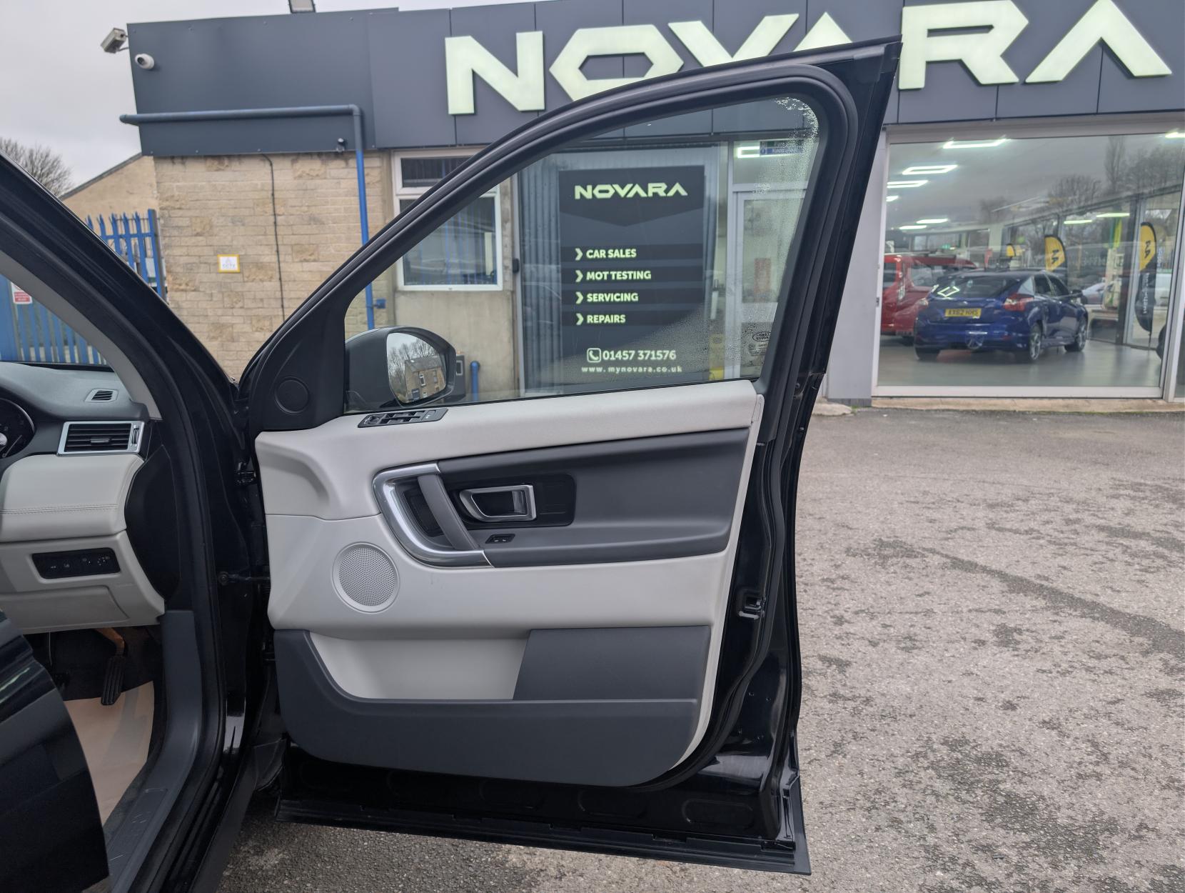 Land Rover Discovery Sport 2.0 TD4 SE Tech SUV 5dr Diesel Manual 4WD Euro 6 (s/s) (5 Seat) (150 ps)