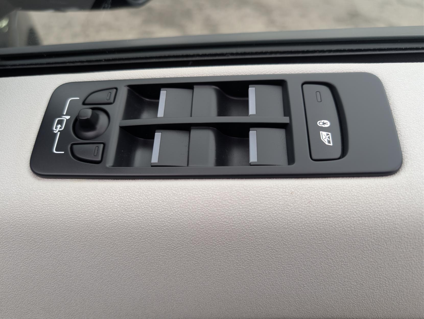 Land Rover Discovery Sport 2.0 TD4 SE Tech SUV 5dr Diesel Manual 4WD Euro 6 (s/s) (5 Seat) (150 ps)