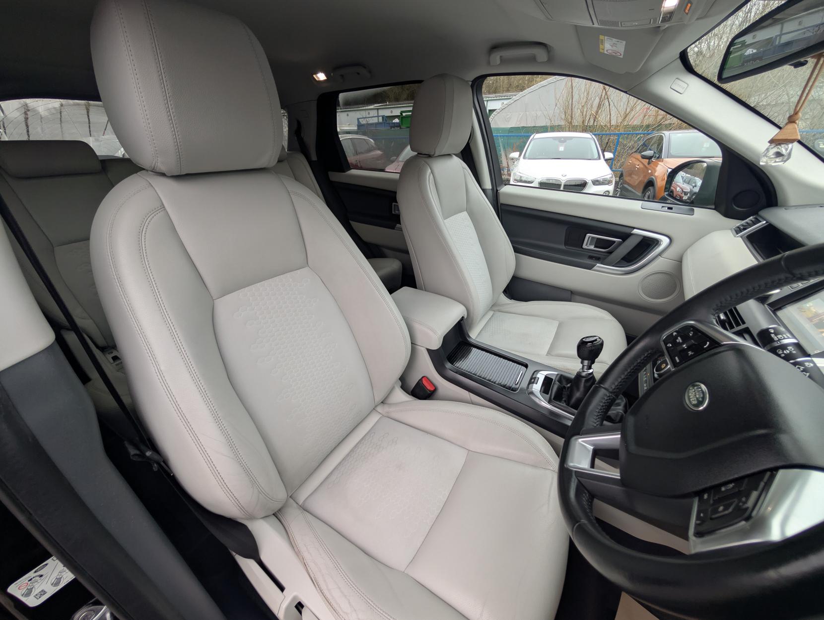 Land Rover Discovery Sport 2.0 TD4 SE Tech SUV 5dr Diesel Manual 4WD Euro 6 (s/s) (5 Seat) (150 ps)