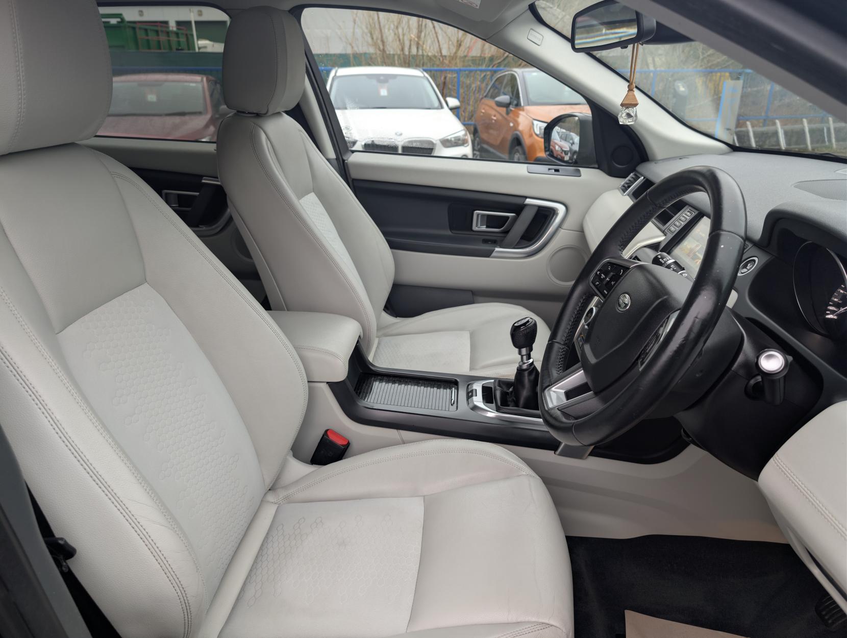 Land Rover Discovery Sport 2.0 TD4 SE Tech SUV 5dr Diesel Manual 4WD Euro 6 (s/s) (5 Seat) (150 ps)