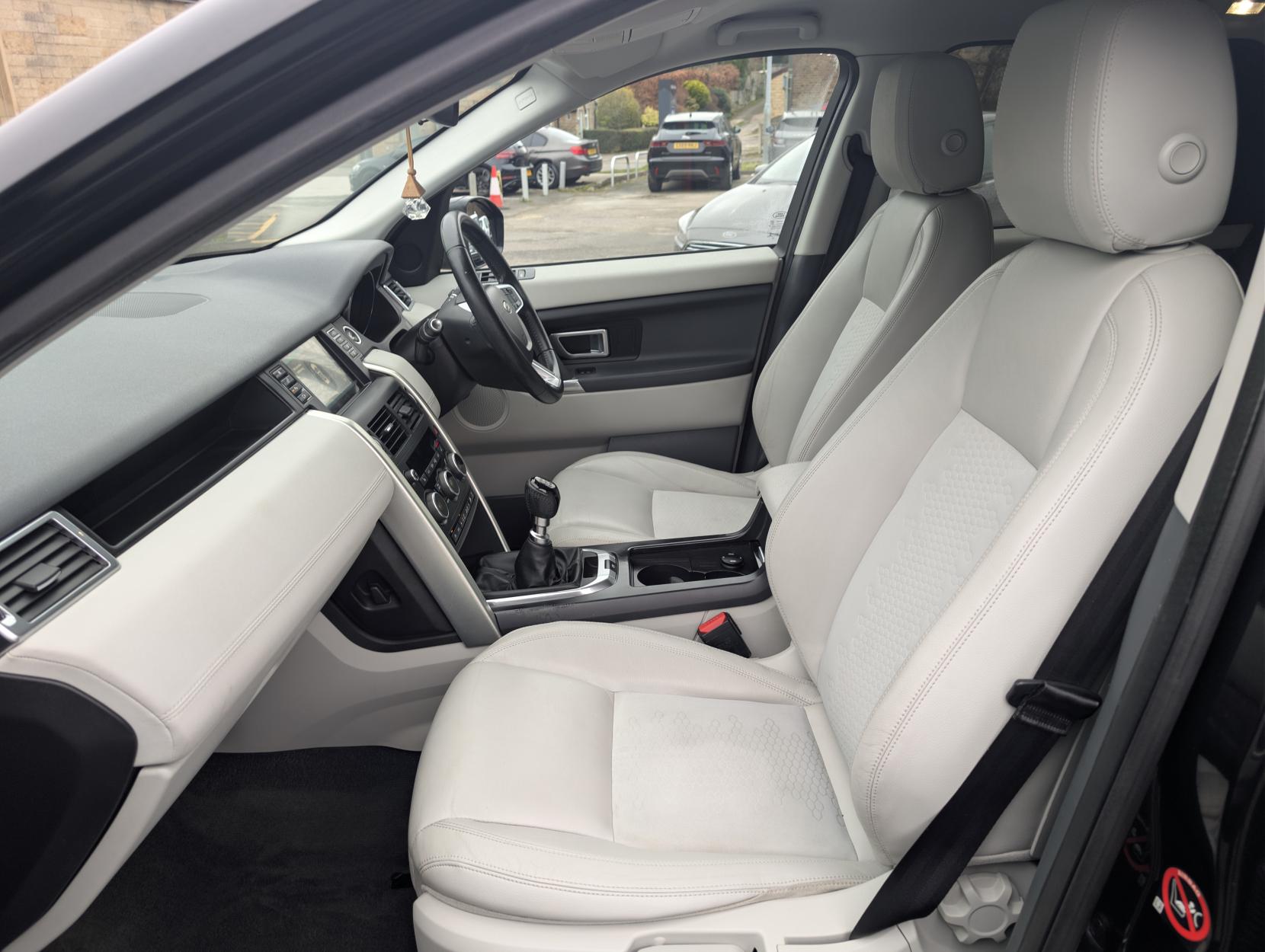 Land Rover Discovery Sport 2.0 TD4 SE Tech SUV 5dr Diesel Manual 4WD Euro 6 (s/s) (5 Seat) (150 ps)