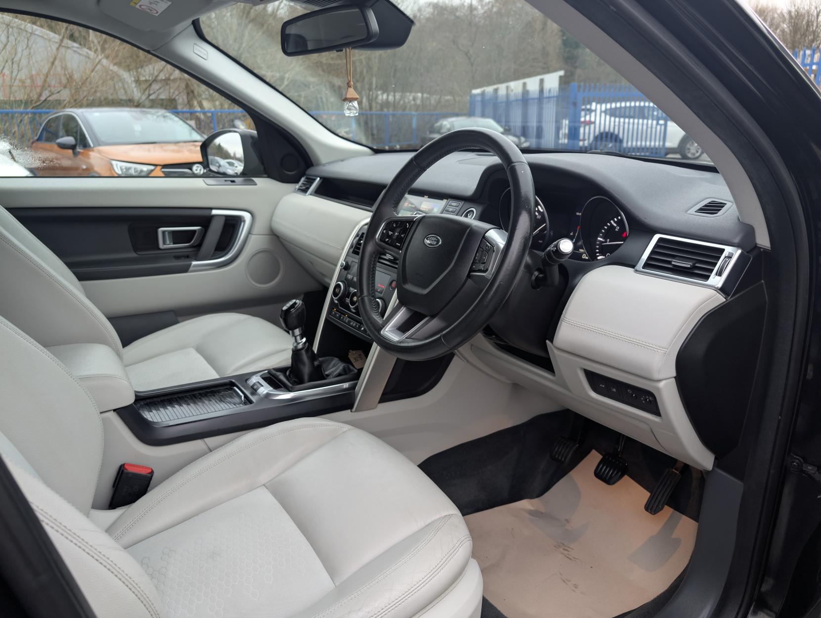 Land Rover Discovery Sport 2.0 TD4 SE Tech SUV 5dr Diesel Manual 4WD Euro 6 (s/s) (5 Seat) (150 ps)