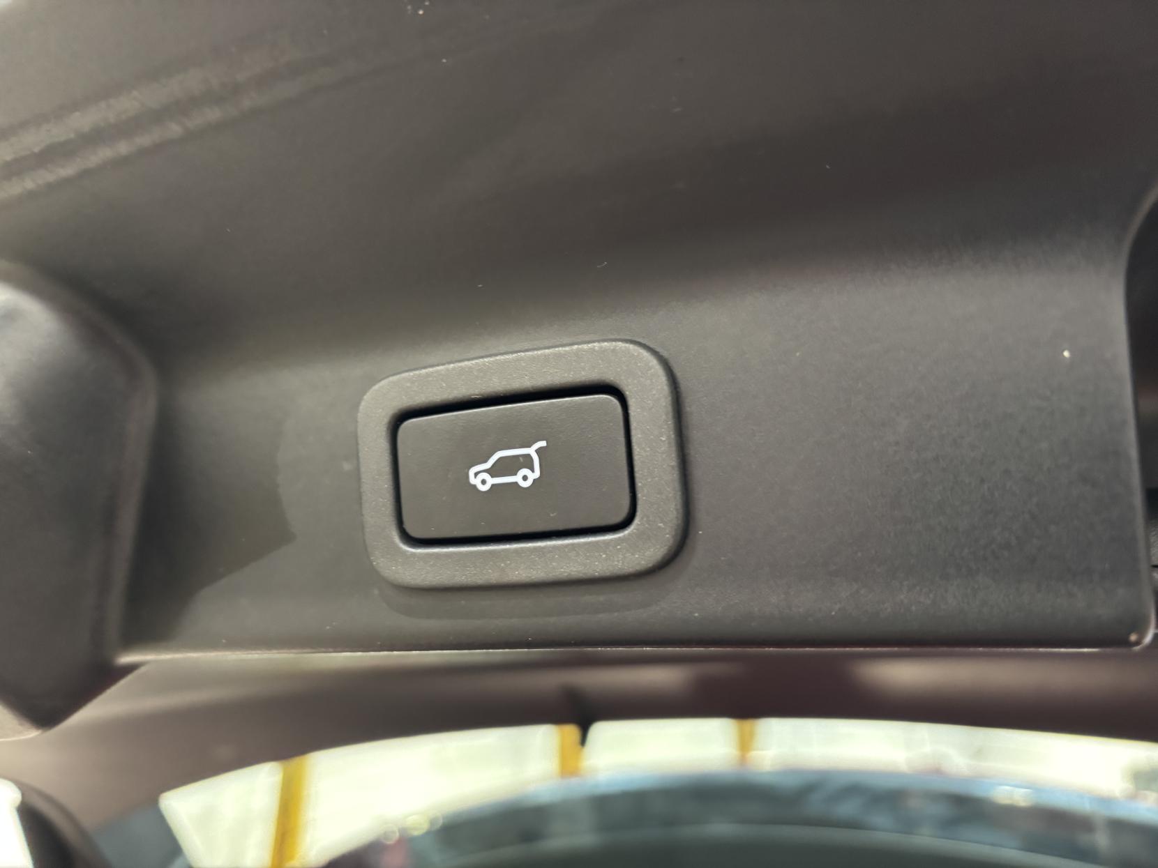 Jaguar F-PACE 2.0 D180 Prestige SUV 5dr Diesel Manual Euro 6 (s/s) (180 ps)