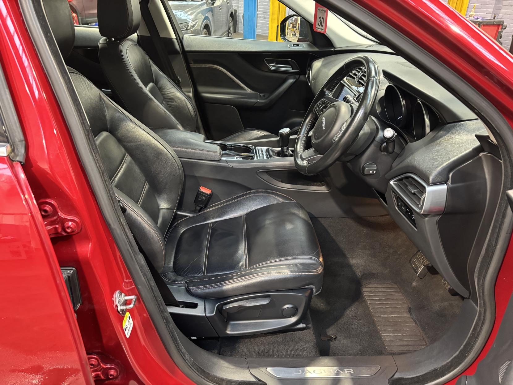 Jaguar F-PACE 2.0 D180 Prestige SUV 5dr Diesel Manual Euro 6 (s/s) (180 ps)