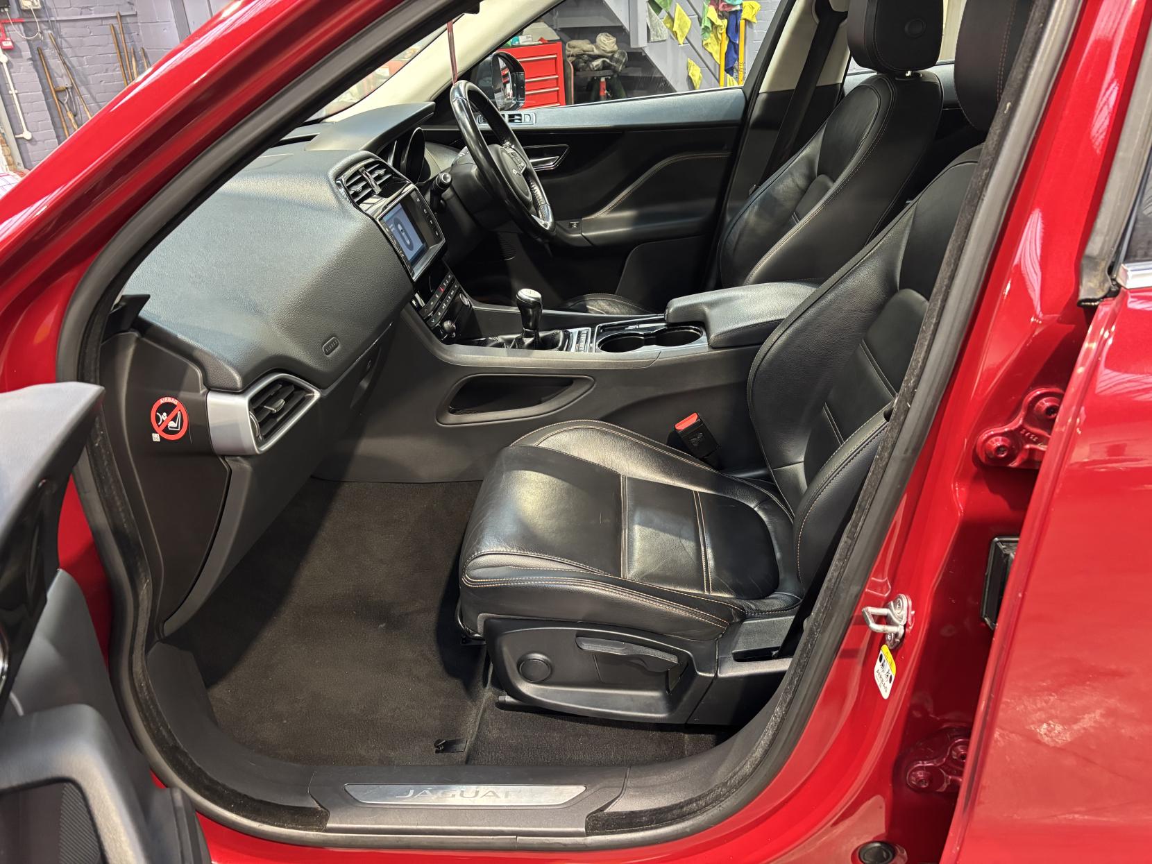 Jaguar F-PACE 2.0 D180 Prestige SUV 5dr Diesel Manual Euro 6 (s/s) (180 ps)