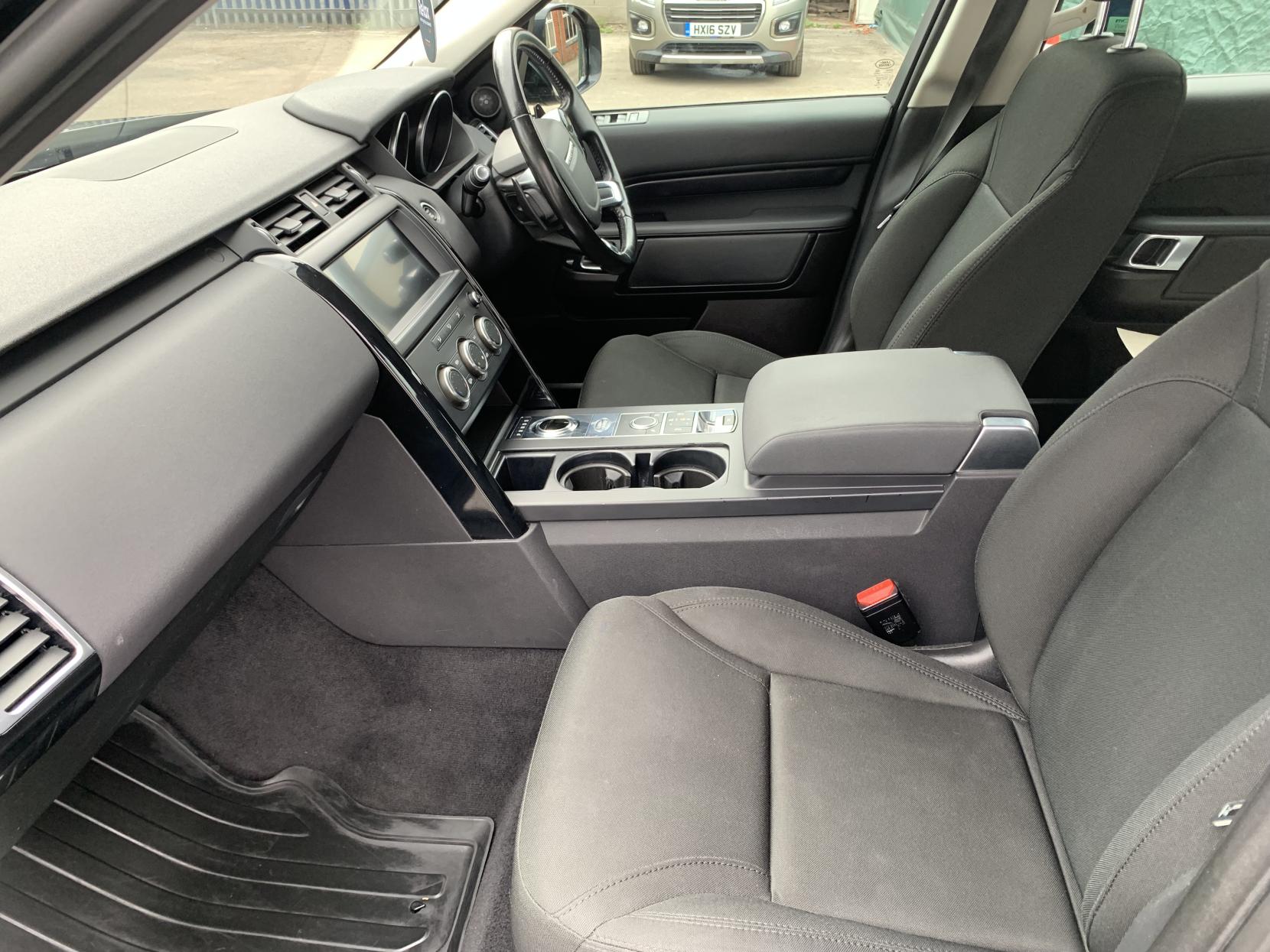 Land Rover Discovery 2.0 SD4 S SUV 5dr Diesel Auto 4WD Euro 6 (s/s) (240 ps)
