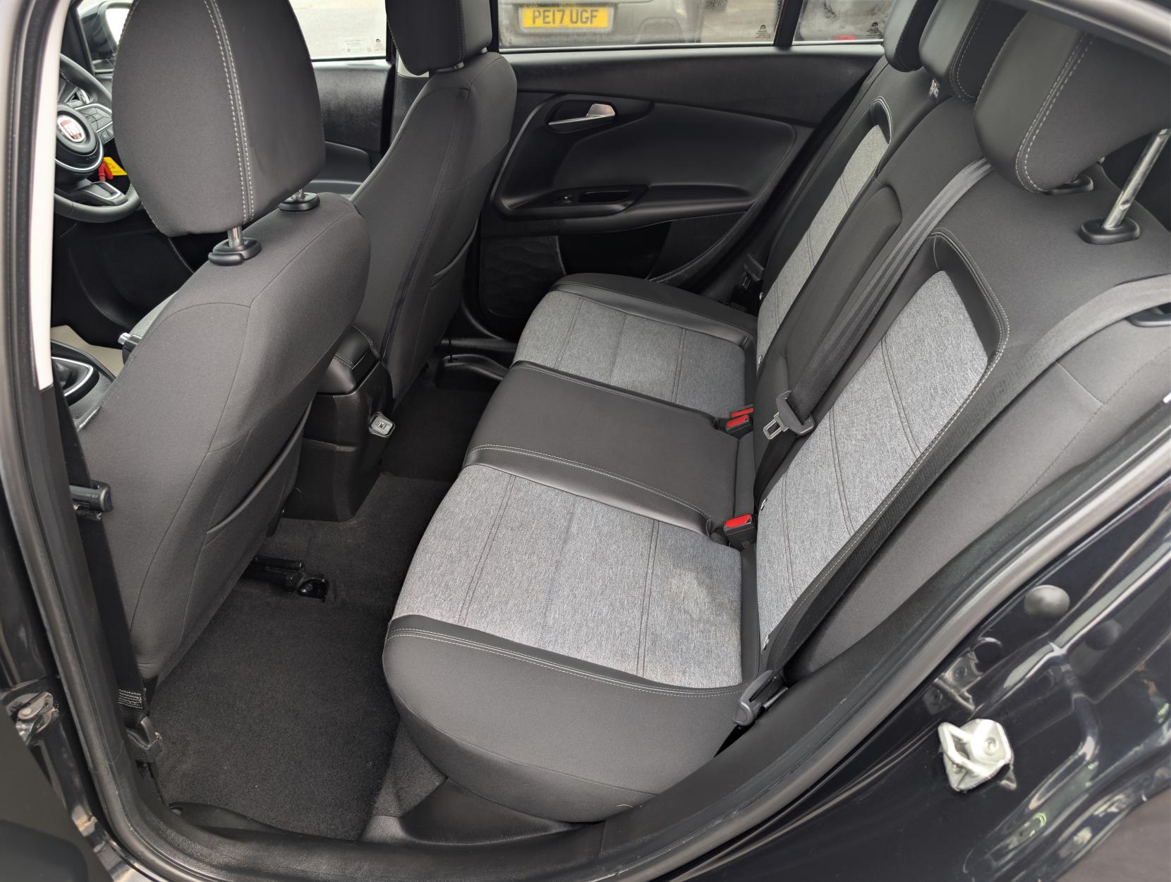 Fiat Tipo 1.0 Cross Hatchback 5dr Petrol Manual Euro 6 (s/s) (100 bhp)