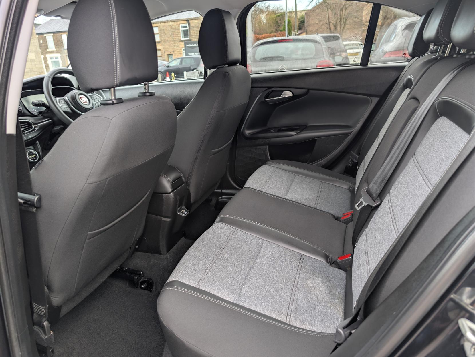 Fiat Tipo 1.0 Cross Hatchback 5dr Petrol Manual Euro 6 (s/s) (100 bhp)