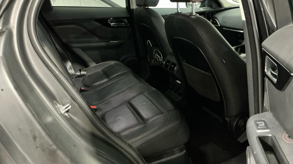 Jaguar F-PACE 2.0 D180 Prestige SUV 5dr Diesel Auto AWD Euro 6 (s/s) (180 ps)