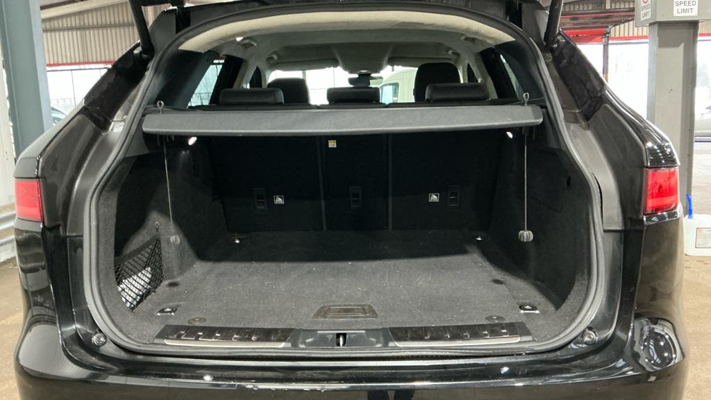 Jaguar F-PACE 2.0 D180 Prestige SUV 5dr Diesel Auto AWD Euro 6 (s/s) (180 ps)