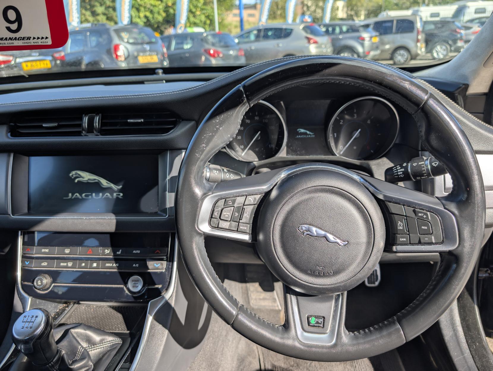Jaguar XF 2.0d R-Sport Saloon 4dr Diesel Manual Euro 6 (s/s) (163 ps)