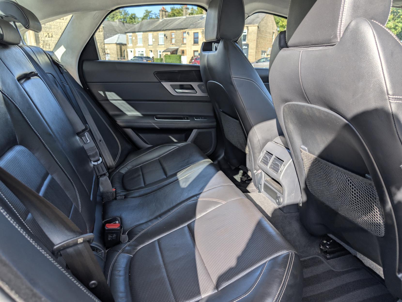 Jaguar XF 2.0d R-Sport Saloon 4dr Diesel Manual Euro 6 (s/s) (163 ps)