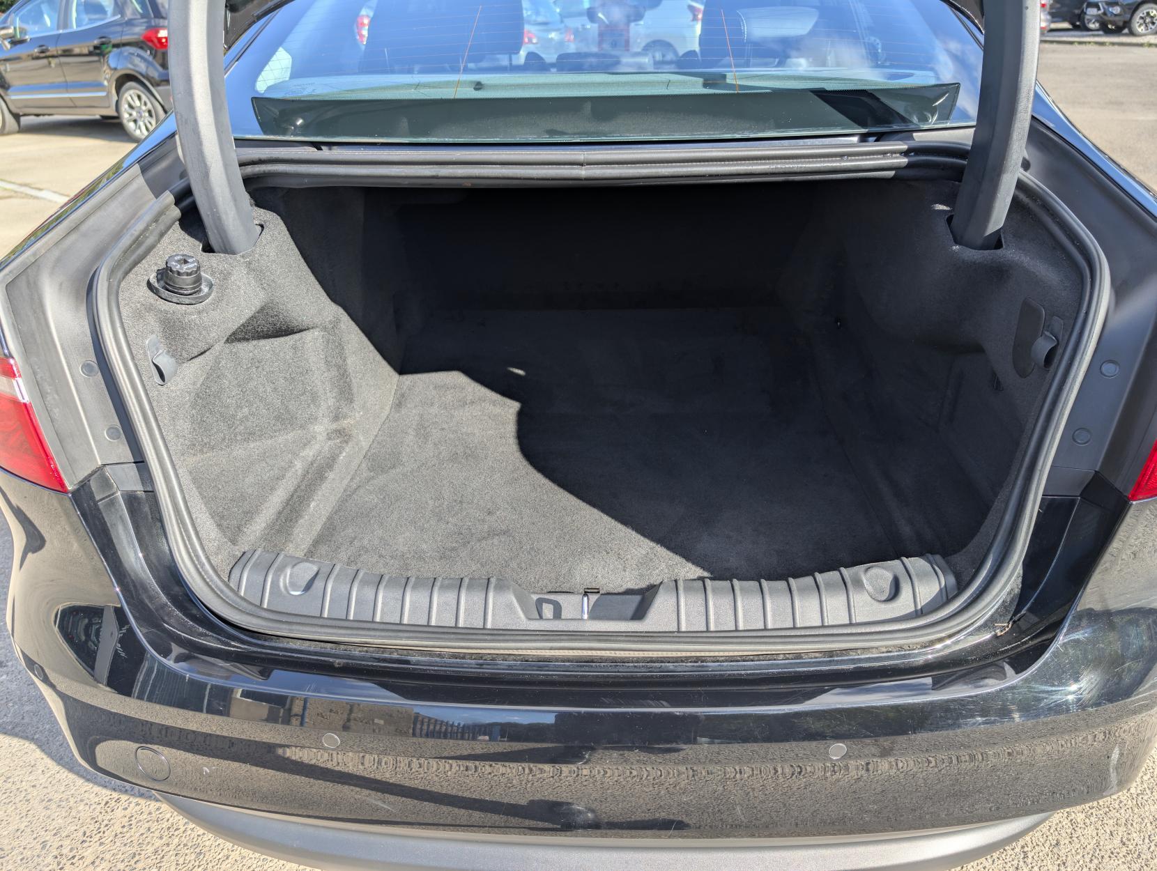 Jaguar XF 2.0d R-Sport Saloon 4dr Diesel Manual Euro 6 (s/s) (163 ps)