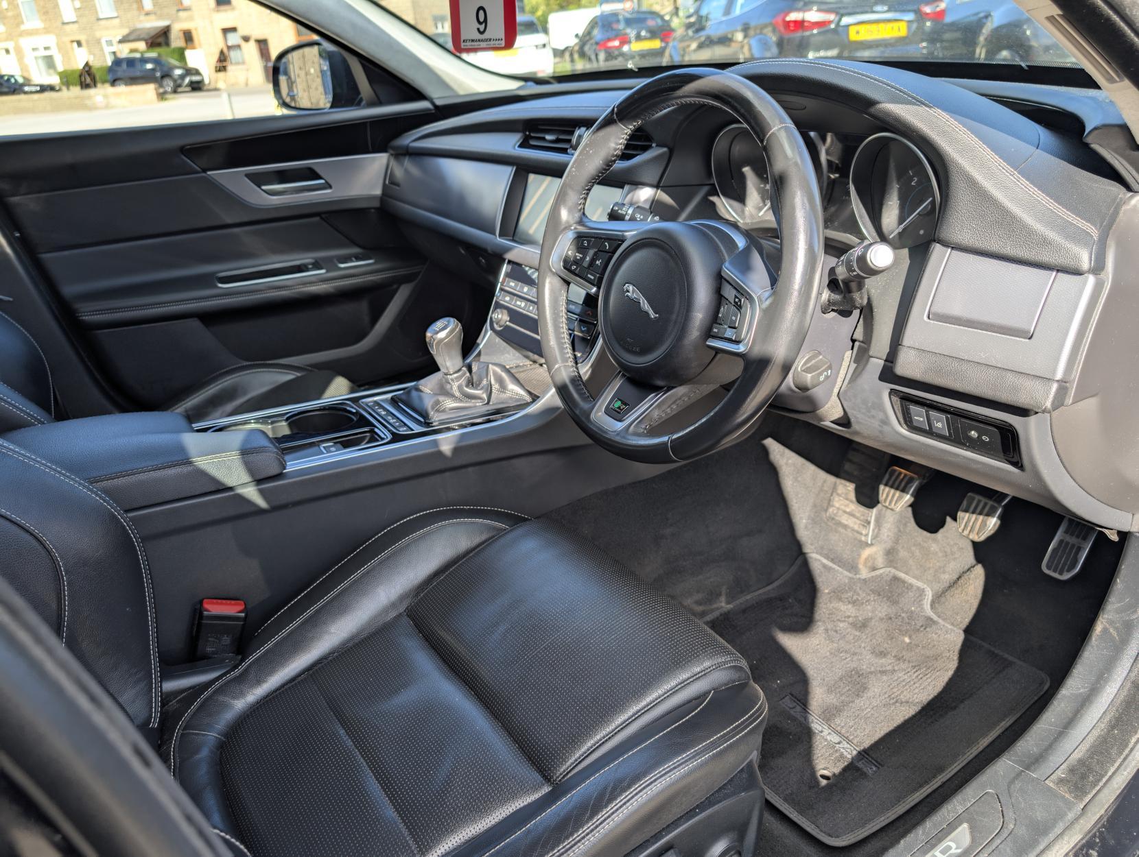 Jaguar XF 2.0d R-Sport Saloon 4dr Diesel Manual Euro 6 (s/s) (163 ps)