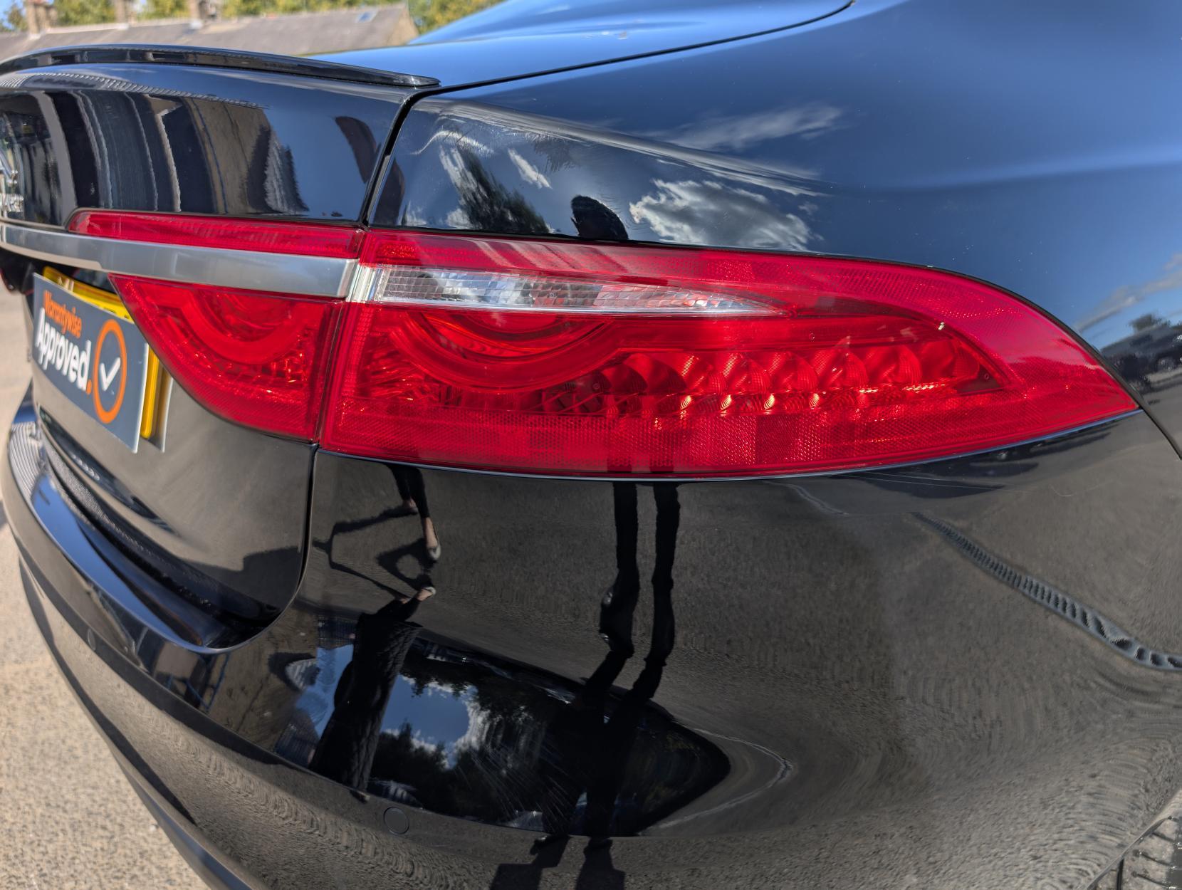 Jaguar XF 2.0d R-Sport Saloon 4dr Diesel Manual Euro 6 (s/s) (163 ps)