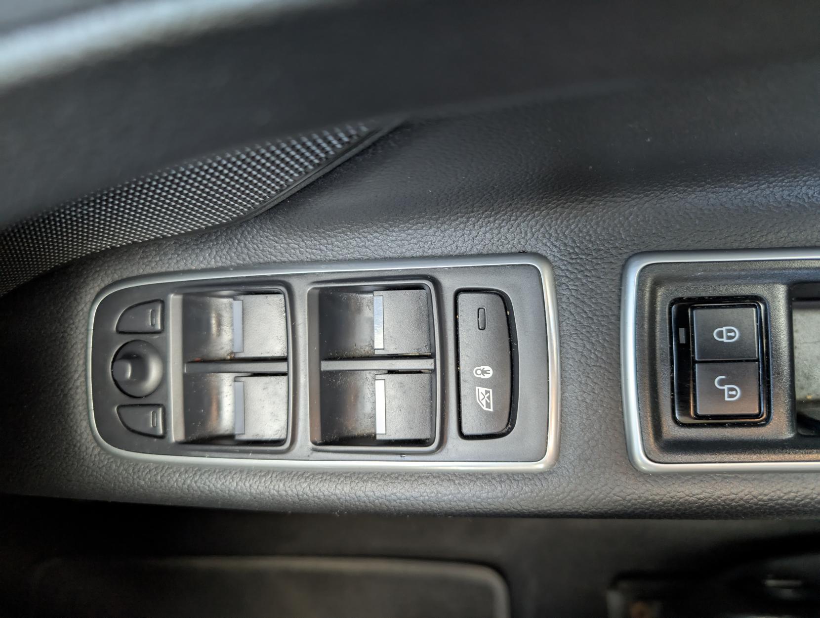 Jaguar XF 2.0d R-Sport Saloon 4dr Diesel Manual Euro 6 (s/s) (163 ps)