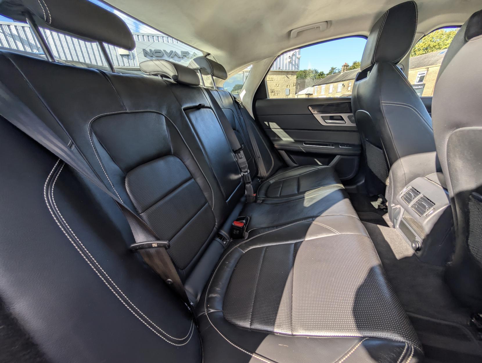 Jaguar XF 2.0d R-Sport Saloon 4dr Diesel Manual Euro 6 (s/s) (163 ps)