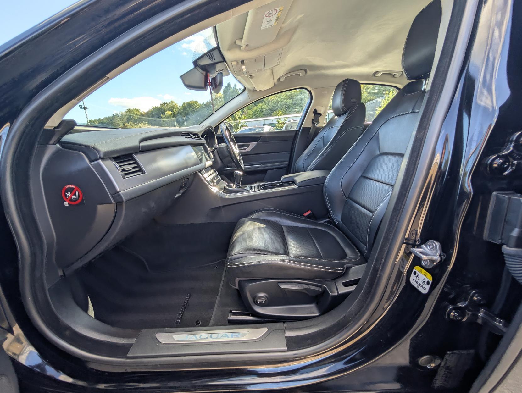 Jaguar XF 2.0d R-Sport Saloon 4dr Diesel Manual Euro 6 (s/s) (163 ps)