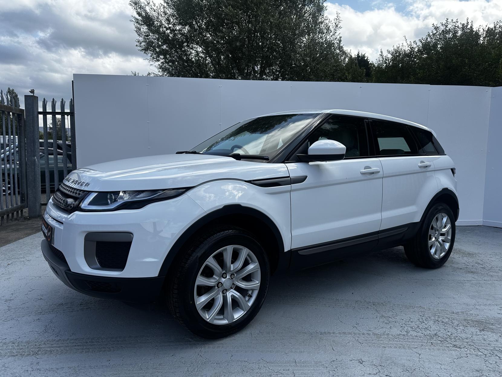 Land Rover Range Rover Evoque 2.0 eD4 SE SUV 5dr Diesel Manual FWD Euro 6 (s/s) (150 ps)