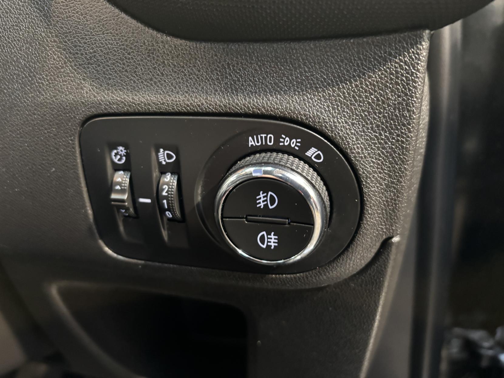 Vauxhall Crossland X 1.2 Elite SUV 5dr Petrol Manual Euro 6 (s/s) (83 ps)