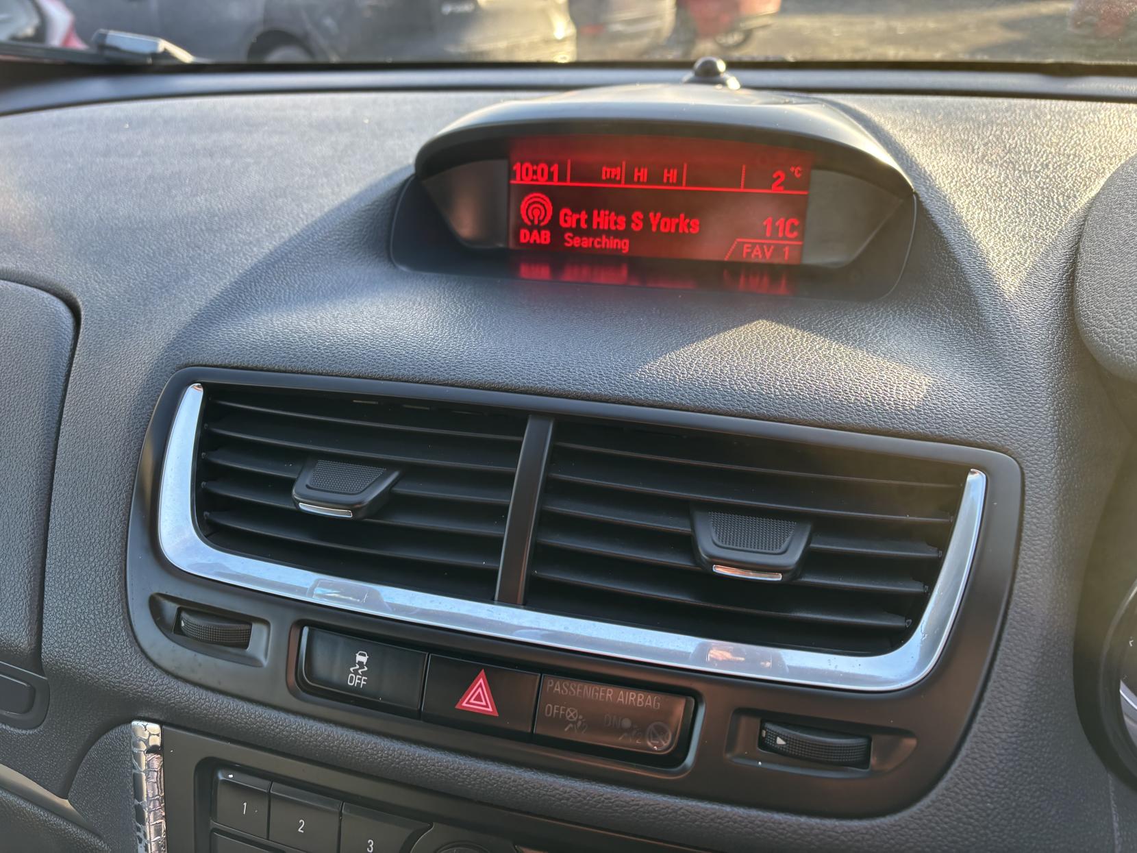 Vauxhall Mokka 1.6 CDTi SE SUV 5dr Diesel Manual 4WD Euro 6 (s/s) (136 ps)