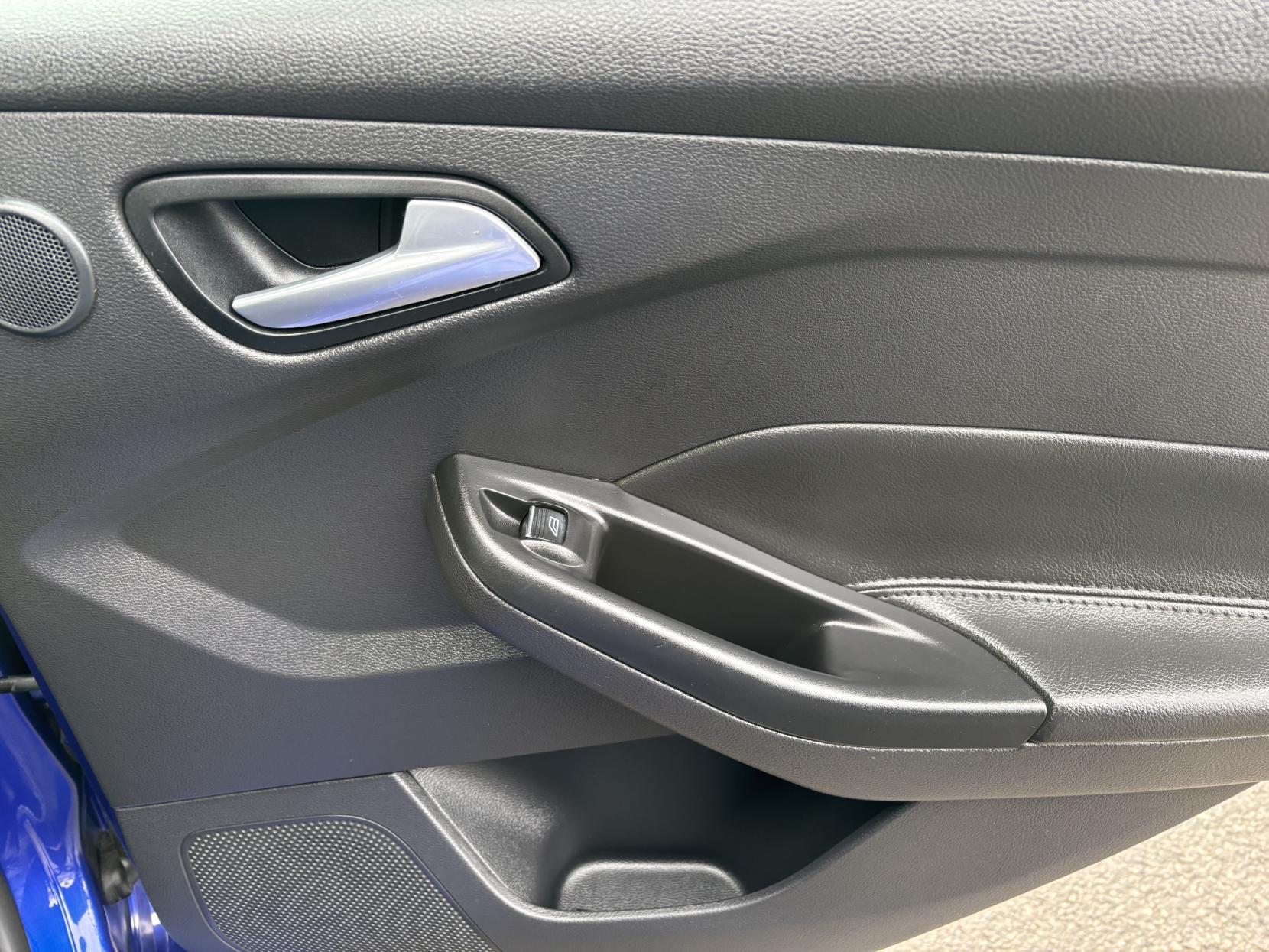 Ford Focus 2.0T EcoBoost ST-2 Hatchback 5dr Petrol Manual Euro 5 (s/s) (250 ps)