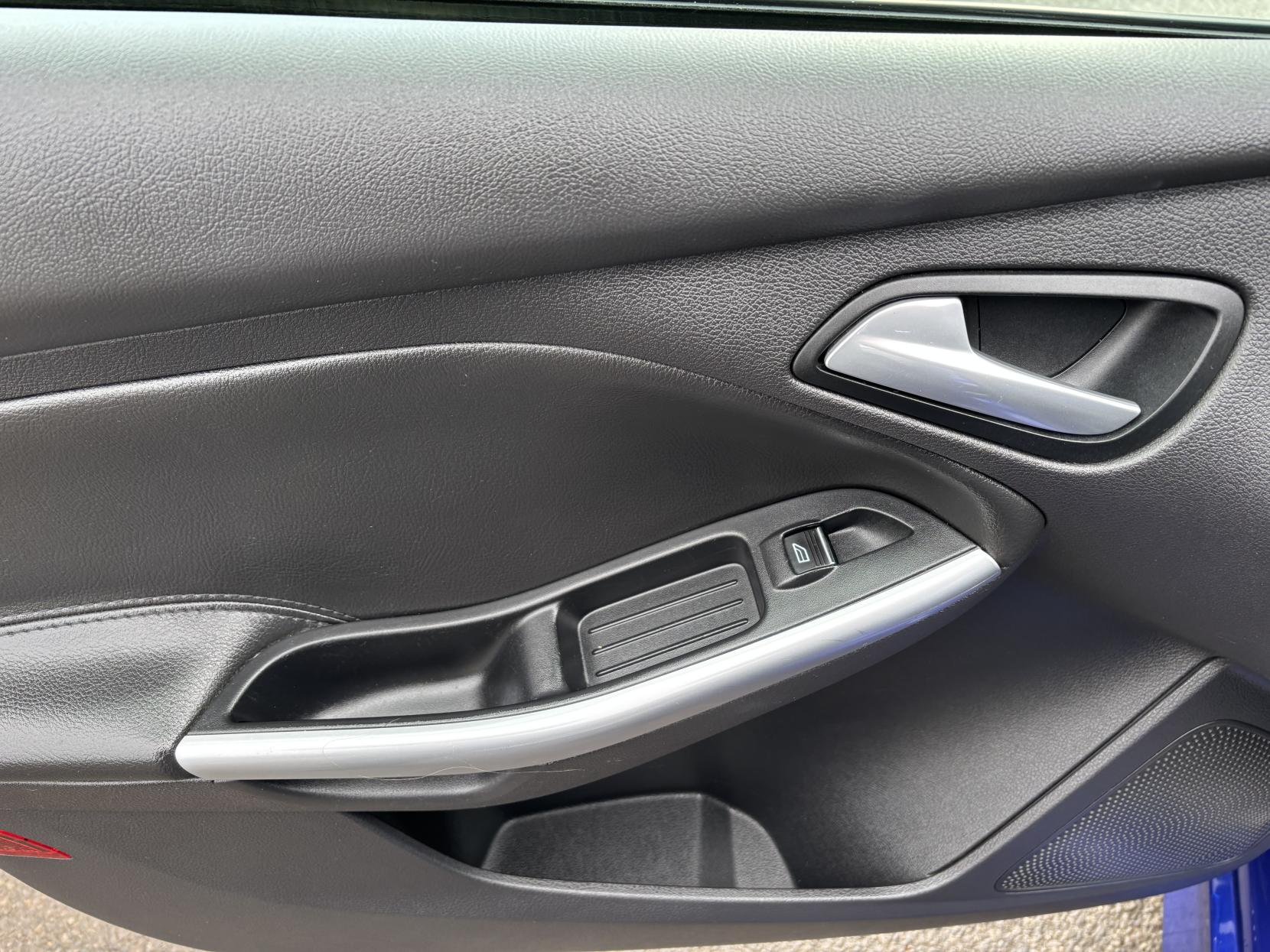 Ford Focus 2.0T EcoBoost ST-2 Hatchback 5dr Petrol Manual Euro 5 (s/s) (250 ps)