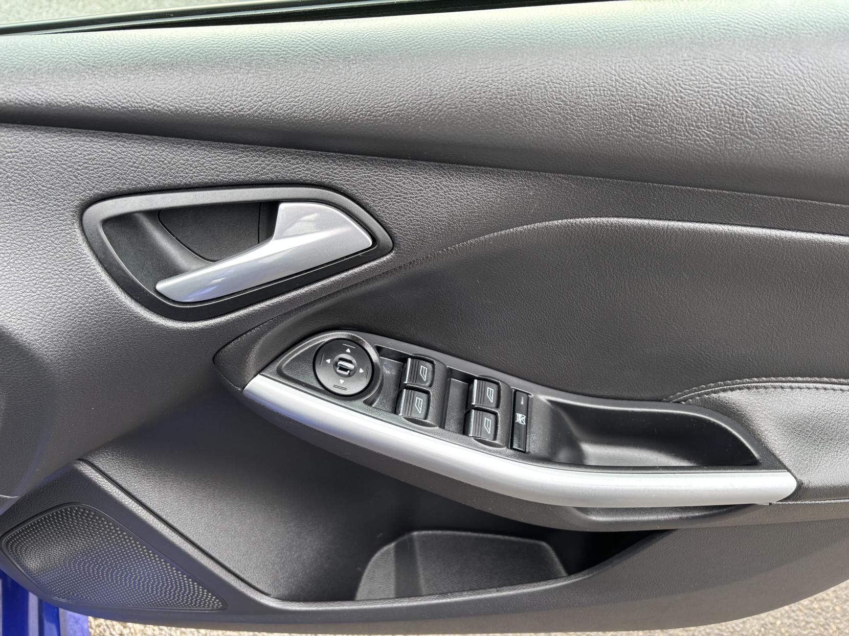 Ford Focus 2.0T EcoBoost ST-2 Hatchback 5dr Petrol Manual Euro 5 (s/s) (250 ps)