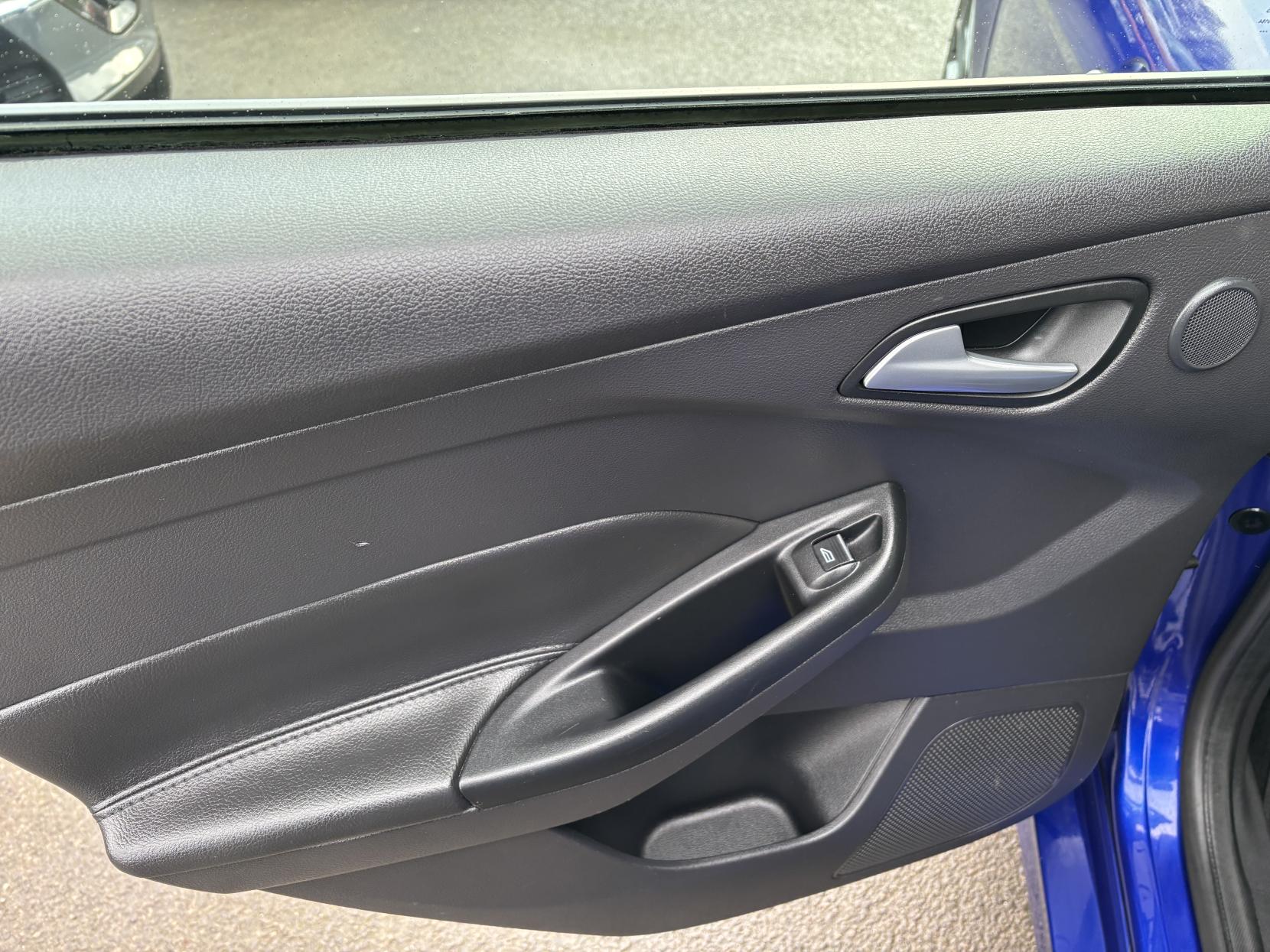 Ford Focus 2.0T EcoBoost ST-2 Hatchback 5dr Petrol Manual Euro 5 (s/s) (250 ps)